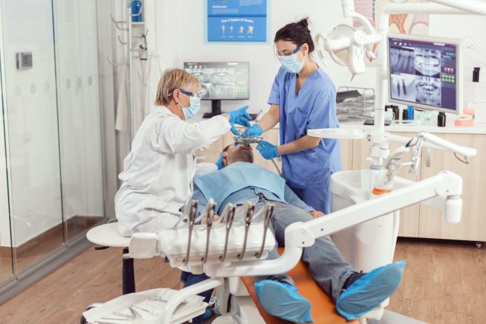 Choosing the Right Dental Clinic Near Me for Lasting Oral Health